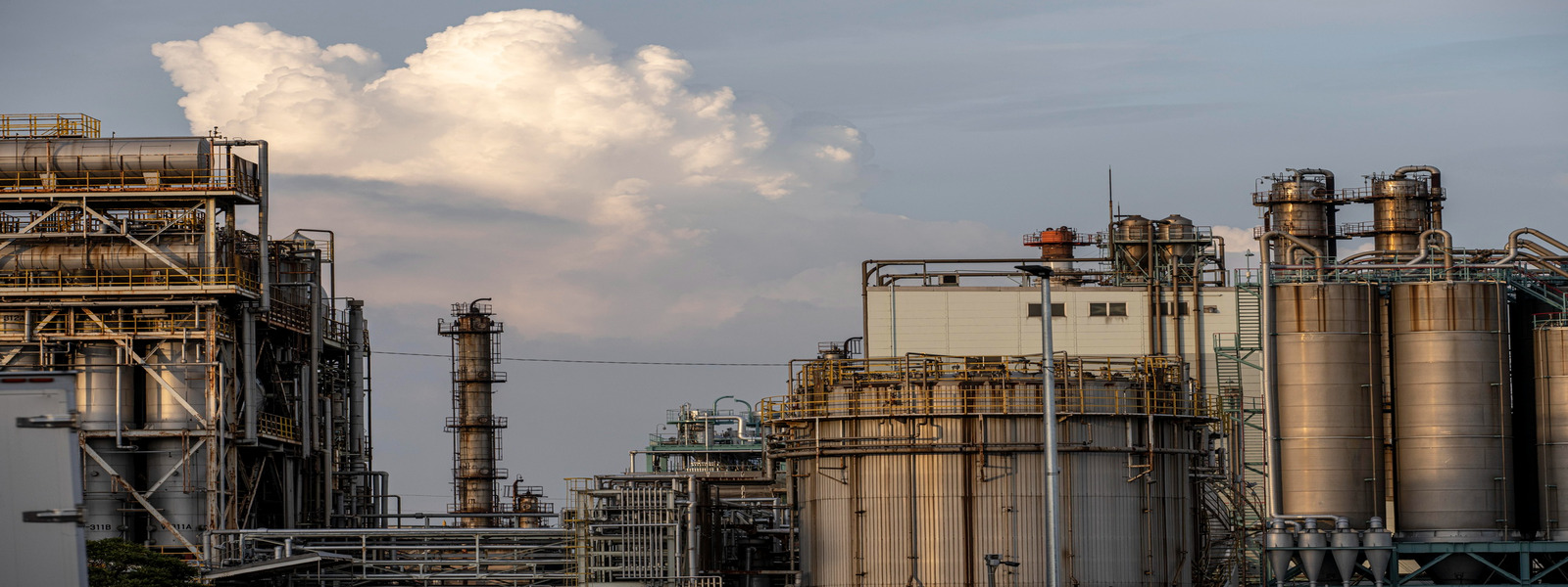 environmental-pollution-industry-exterior-daylight (1)